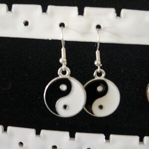 Yin‎ Yang Black and White Earrings